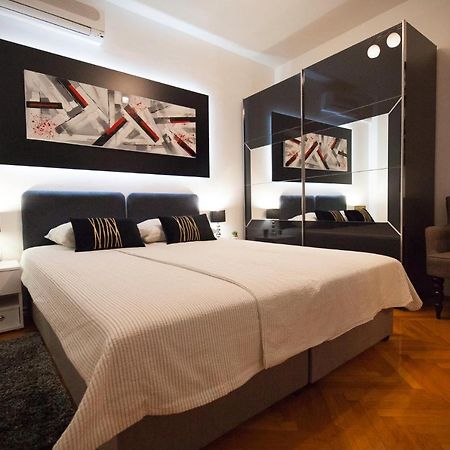 Apartman Aurelius - Private Parking Osijek Exterior photo