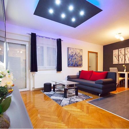 Apartman Aurelius - Private Parking Osijek Exterior photo