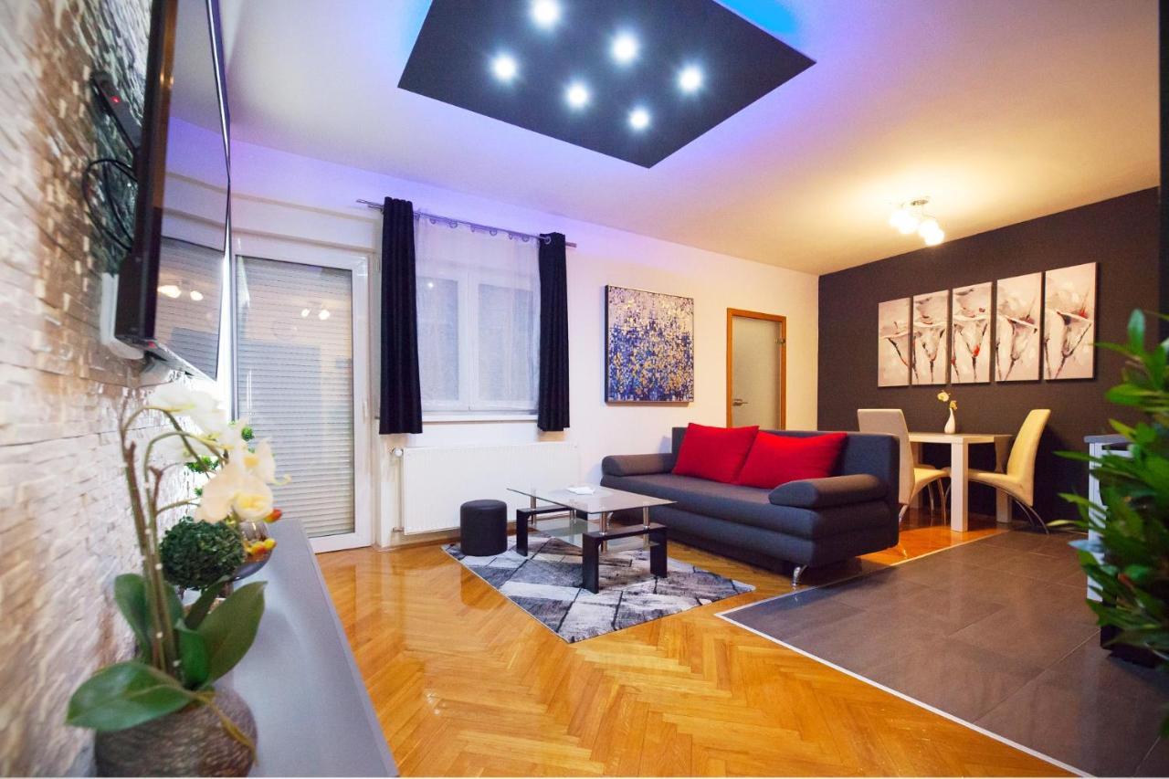 Apartman Aurelius - Private Parking Osijek Exterior photo