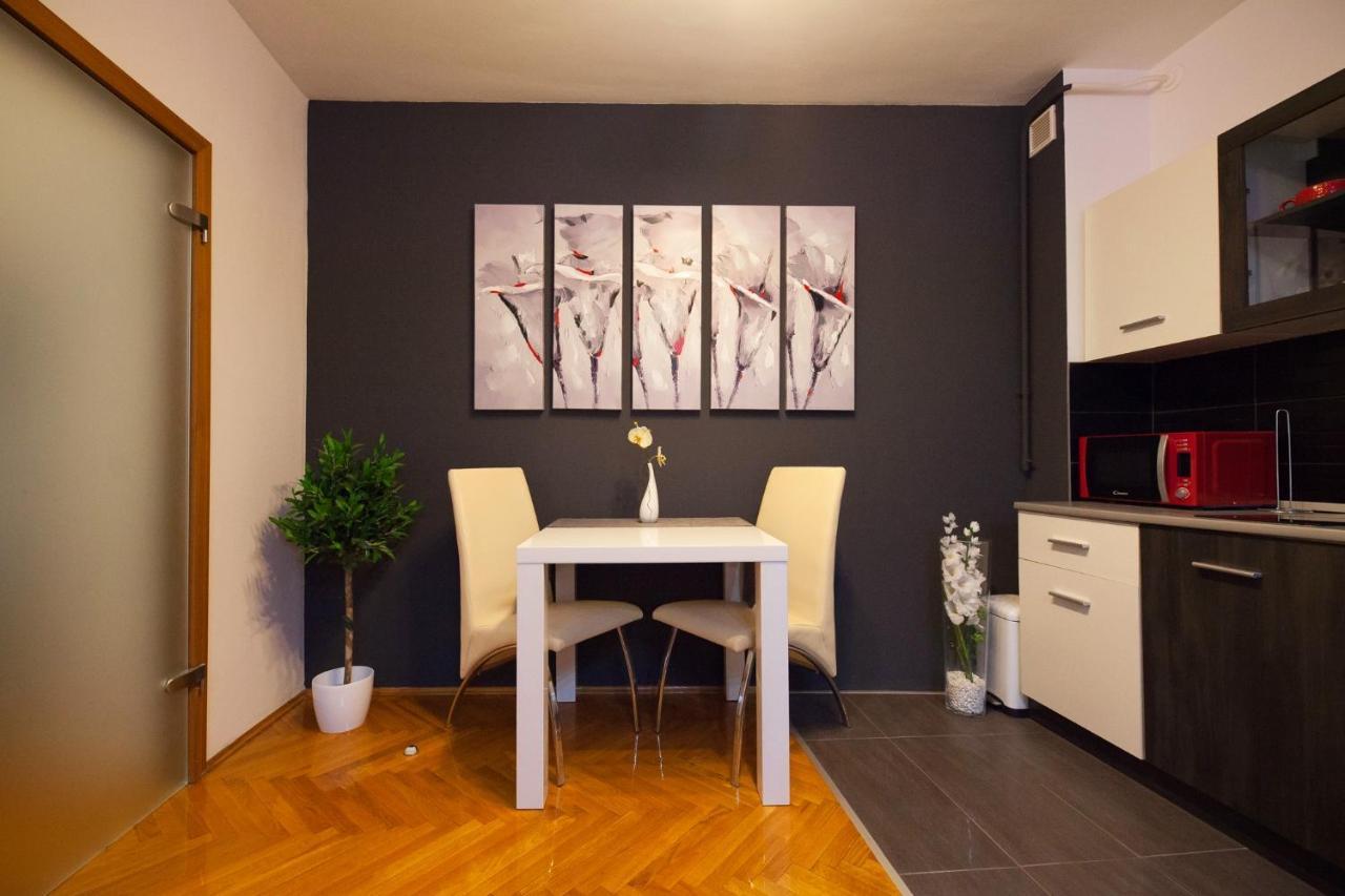 Apartman Aurelius - Private Parking Osijek Exterior photo