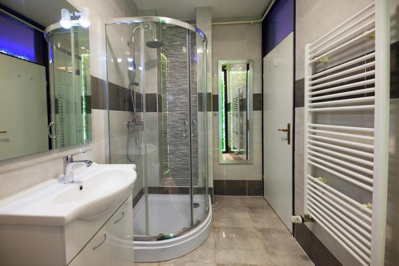 Apartman Aurelius - Private Parking Osijek Exterior photo