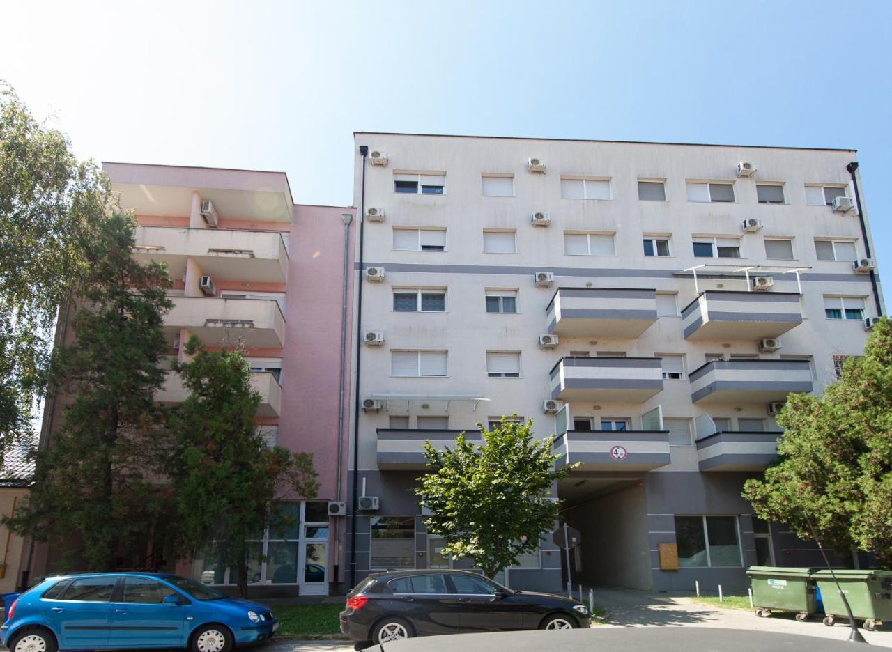 Apartman Aurelius - Private Parking Osijek Exterior photo