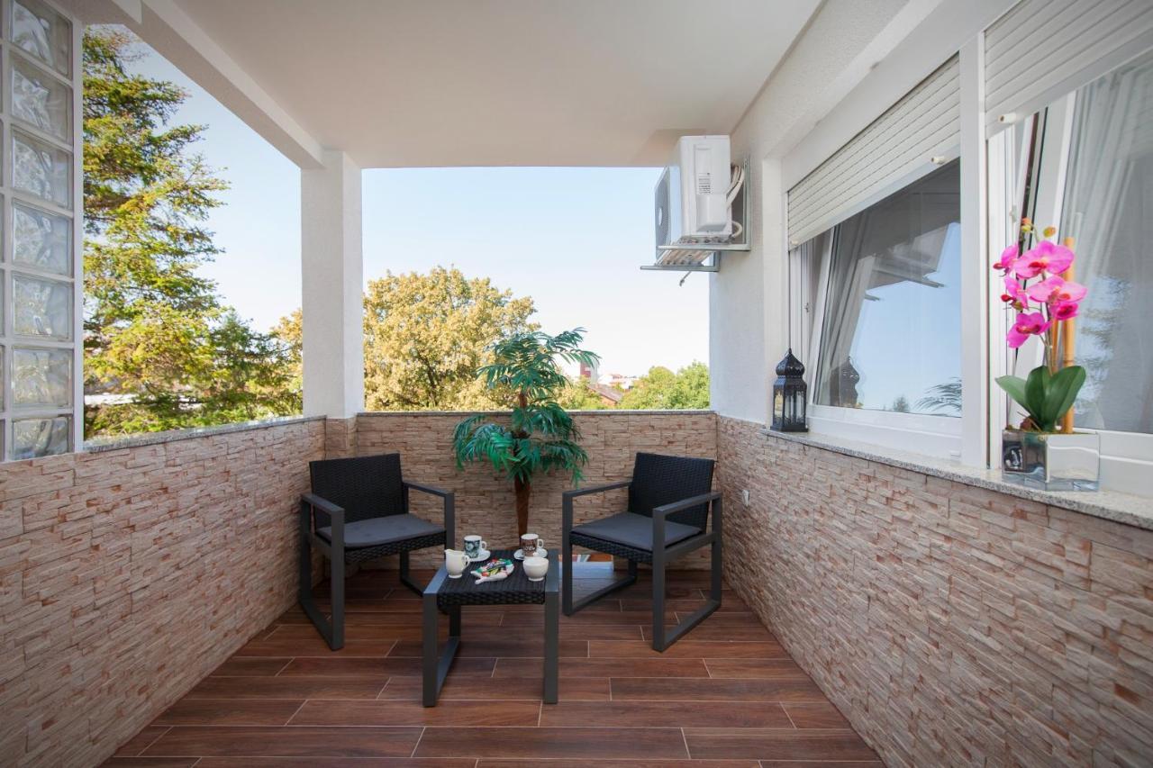 Apartman Aurelius - Private Parking Osijek Exterior photo